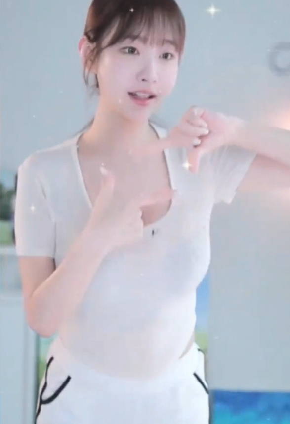둘기얏 쫙 붙는 흰티 브라비침 슴부먼트