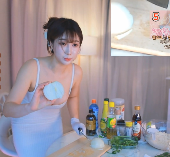 동탄룩 그릴래영 요리하는 거유 바운스 ㄷㄷ