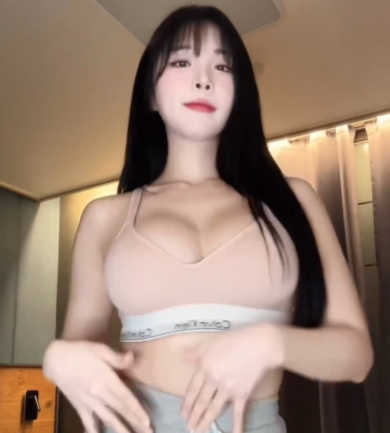 CK 브라 + 회색돌핀 밑캠 유부녀 꽃빵 몸매