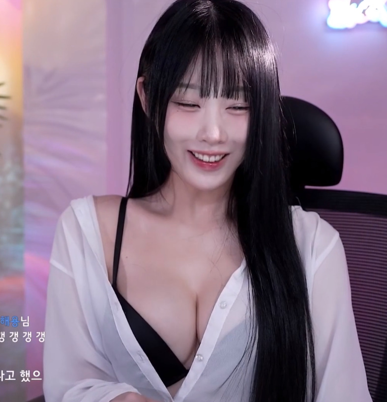 검은 끈브라 + 검은 돌핀 입고 제로투 추는 한갱 알가슴 ㅗㅜㅑ