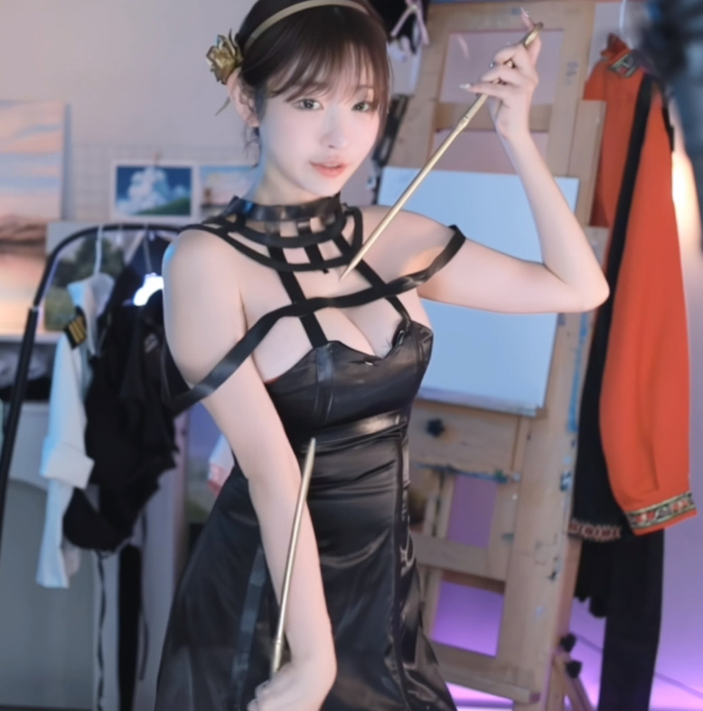 스파이 패밀리 요르 포저 코스프레한 둘기얏 묵직한 가슴골